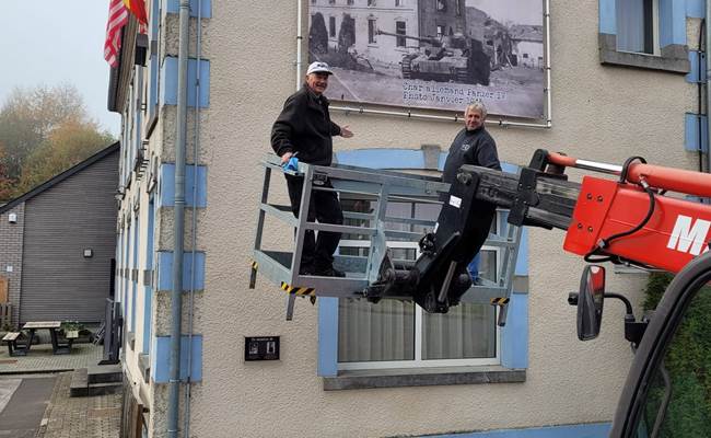 Photo 3X2M bâche PVC sur la façade du gîte