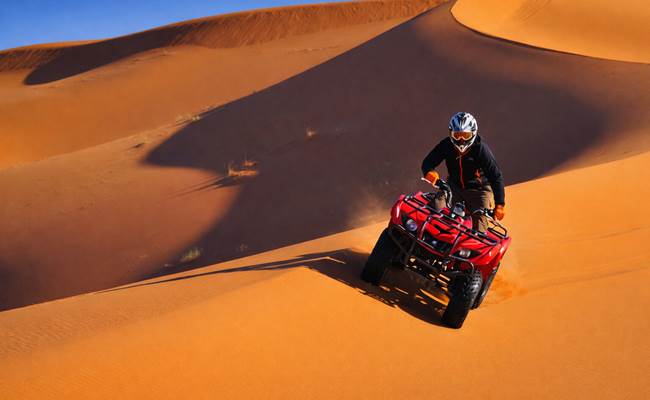 Quad dans les dunes