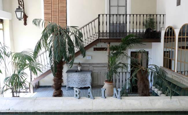 Accès salle de massage bien-être en Provence