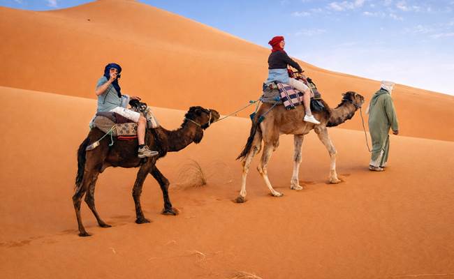 Traversée des dunes à dos de dromadaire