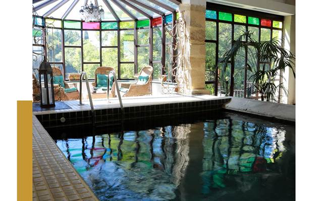 Piscine intérieure - Maison d'hôtes à Orange
