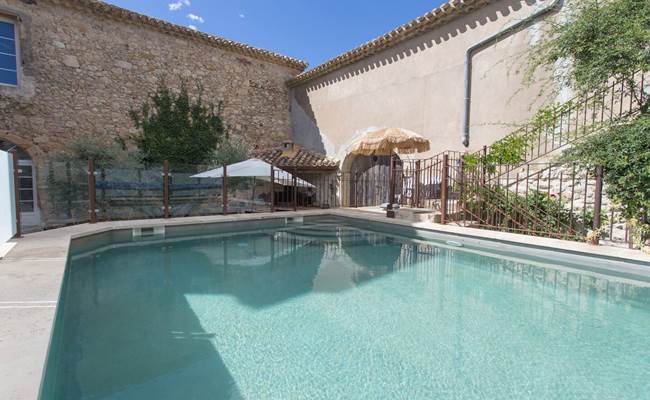 piscine, chauffé, partagé avec vue sur la tour entouré d olivier centenaire