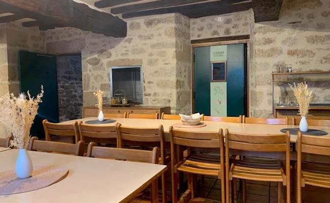 Salle de réception- entrée cuisine Grand Gîte Ty Bihui