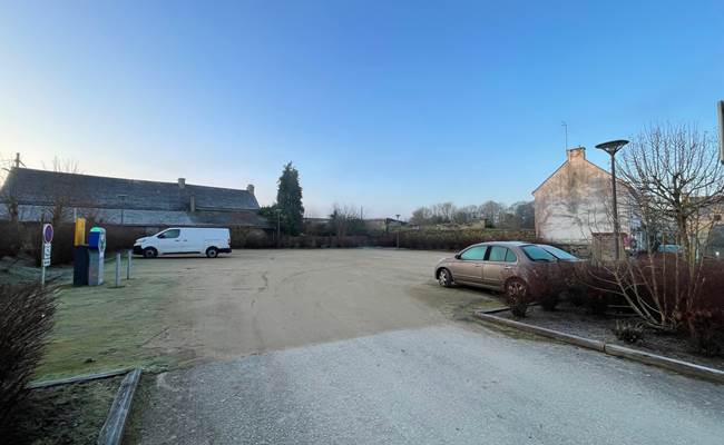 Parking public à 200m du Gîte et Hostel Le Ty Bihui