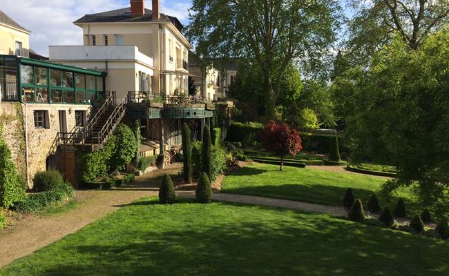 Location saisonnière-Maine et Loire-grande maison-villa-grand jardin