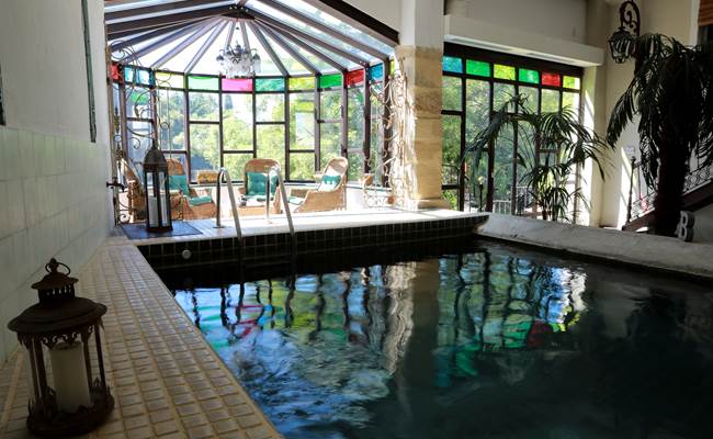 Piscine intérieure chauffée en Provence