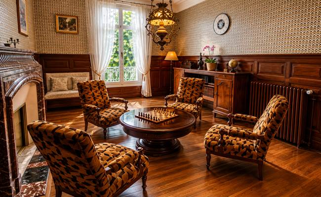L'un des salons, chic et cosy