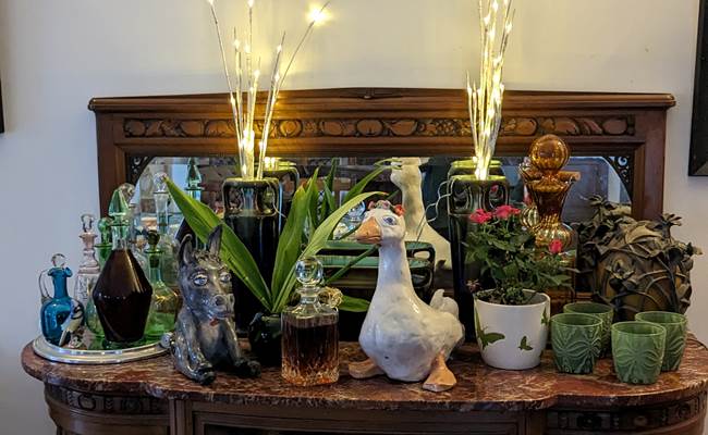 décoration variable du buffet du salon des hôtes