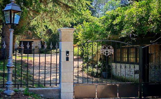 Bonfarto Locations main entrance