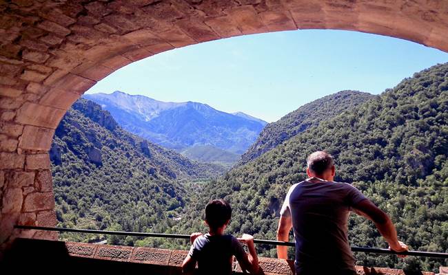 Point de vue sur les Pyrénées Catalanes, depuis Le fort Libéria