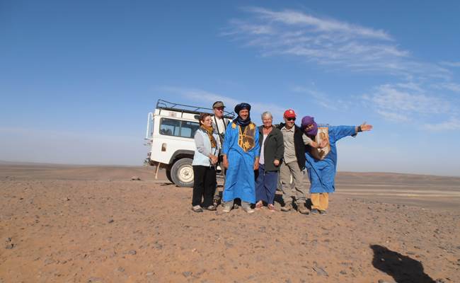 Au milieu du reg dans les environs de Merzouga