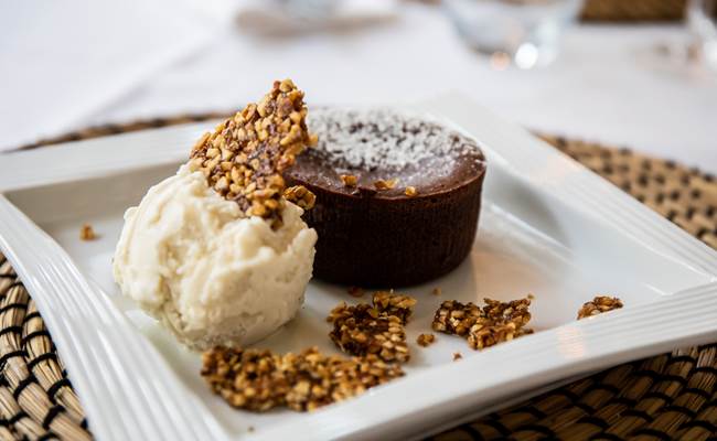 Moelleux au Chocolat Valrhona, Crème Glacée à la Vanille de Madagascar