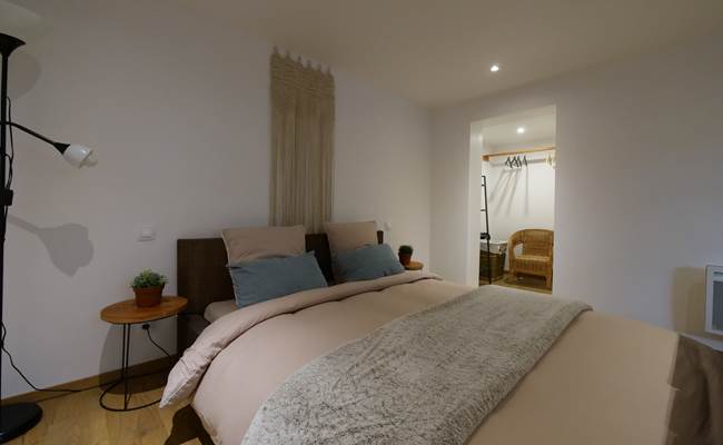 Grande chambre avec petit dressing