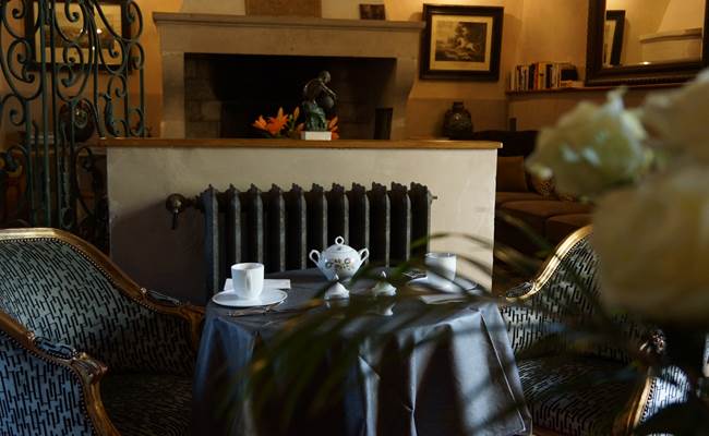 le petit déjeuner continental servi en salle ou en terrasse