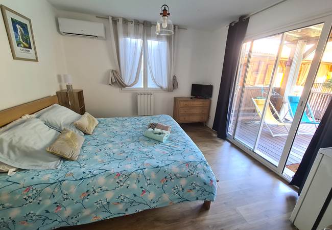 Grande chambre avec rangements