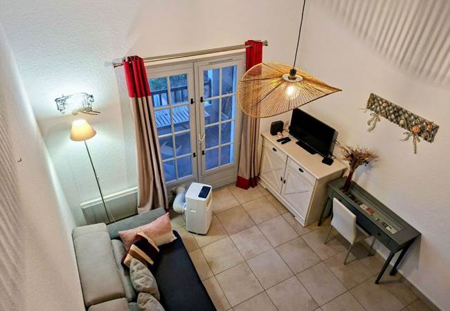 5654675c-4290-47f2-94c4-f5be4fc5c73d~1