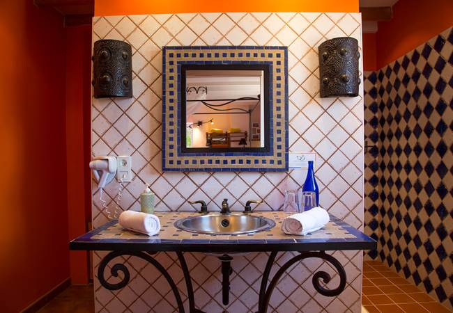 la salle de bain avec douche