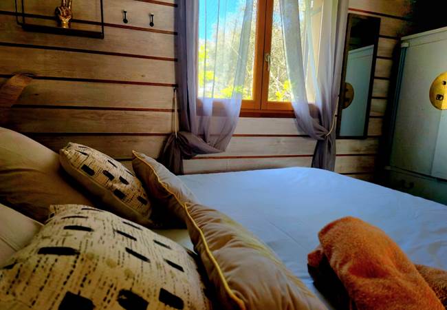 Un grand lit confortable