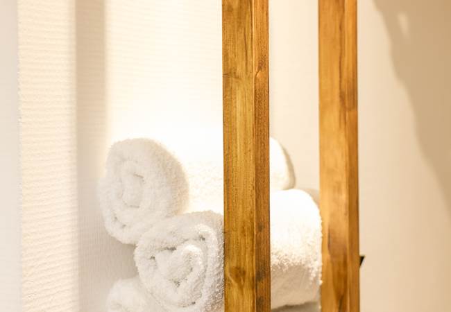 •	linge de bain fourni