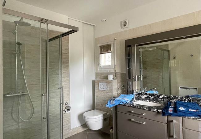Salle de bain douche et double vasque