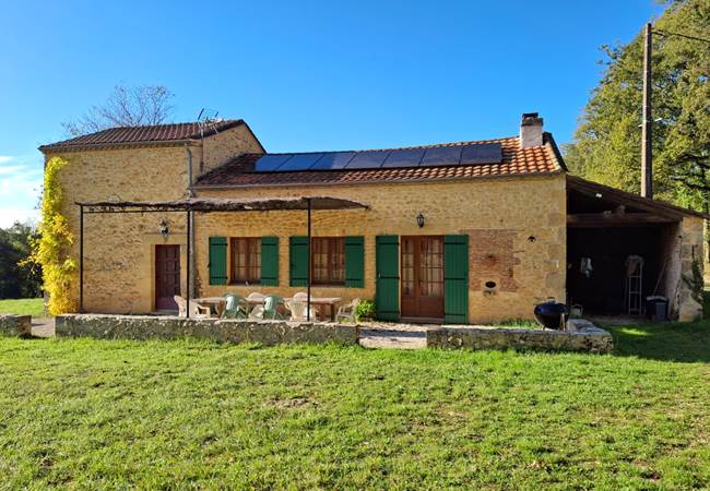Maison en pierre du Périgord pour 8, jardin arboré non clos, grands espaces en bordure de forêt, vue campagne Dordogne, idéale en famille ou entre amis
