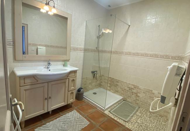 Salle de douche chambre d'hôte Brune Vallée de la Dordogne Près de Bergerac