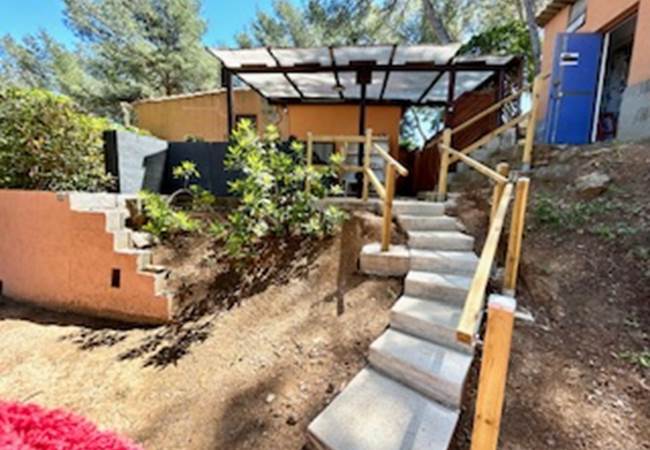 Accès par la terrasse et salle d'eau privative