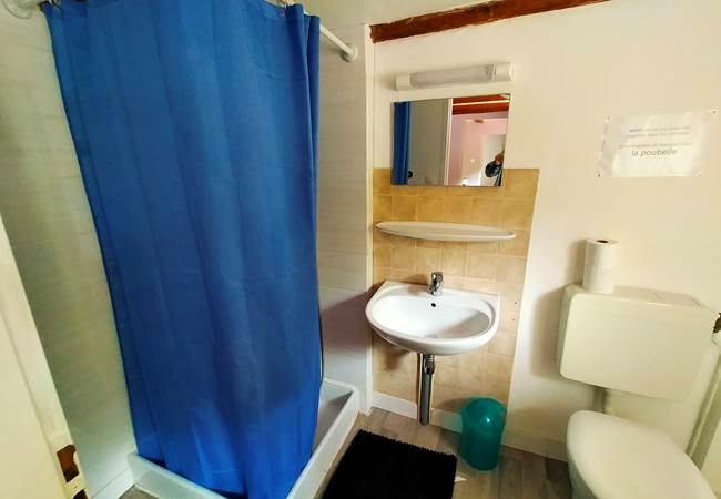 CHAMBRE 16 SALLE DE BAIN