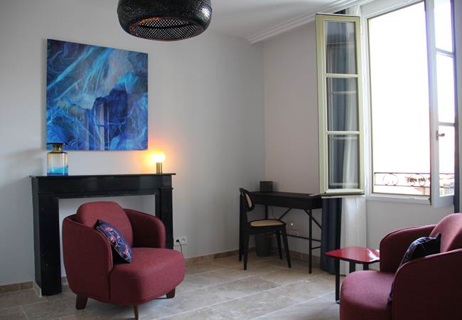 Petit salon et son espace bureau