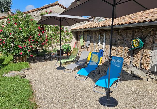 Transat-lit de camp-repos-piscine-plage