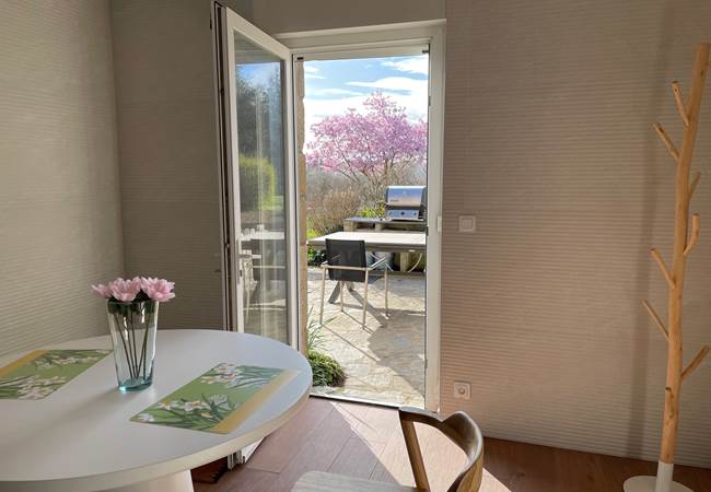 salle-a-manger-appartement-rez-independant-vacances-grands-parents-bretagne-sud