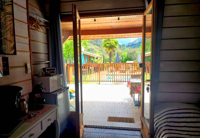 Vue montagne et piscine