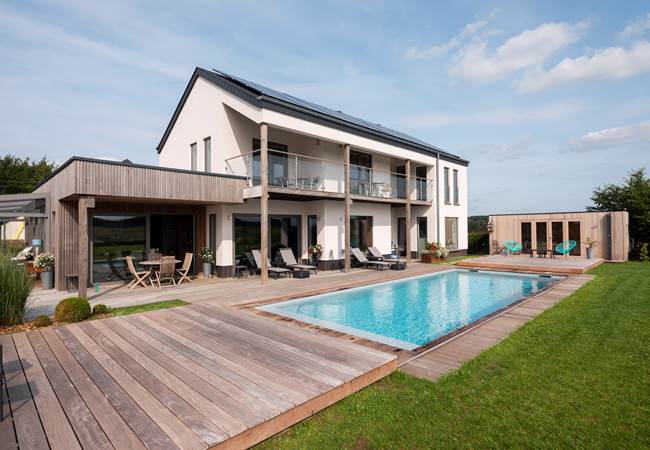 Piscine - terrasse - balcon plein sud à la Chabetaine