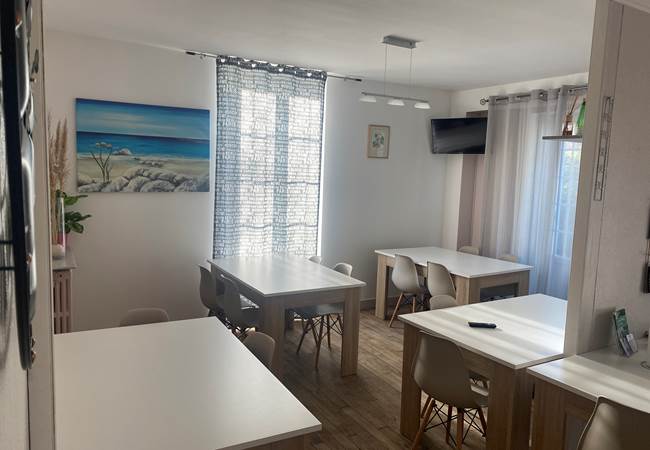 Salle à manger commune avec nos chambres d'hôtes au Fleix, idéale pour partager des repas en convivialité