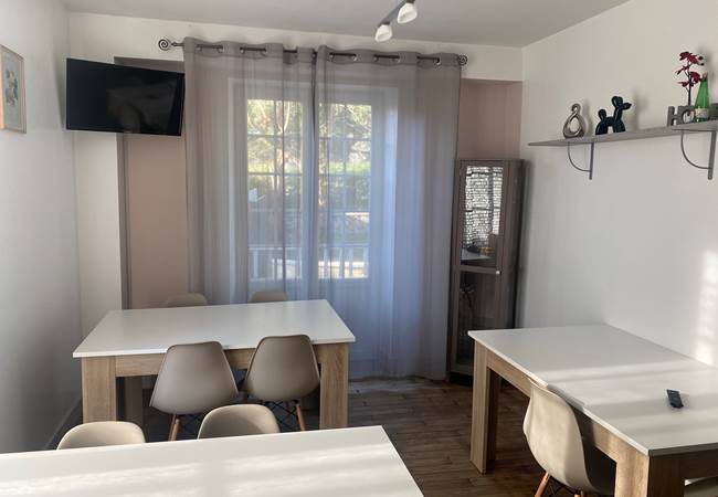 Salle à manger-repas-famille-enfant-chambres