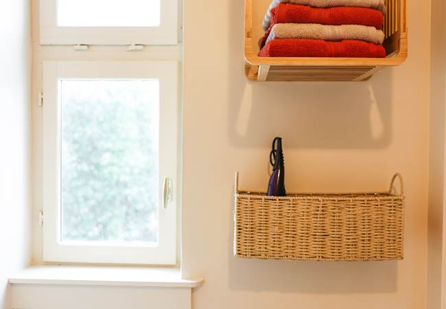 •	linge de bain fourni