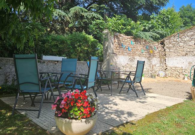 Terrasses-repas-repos-ombragé-clos-près de la Force