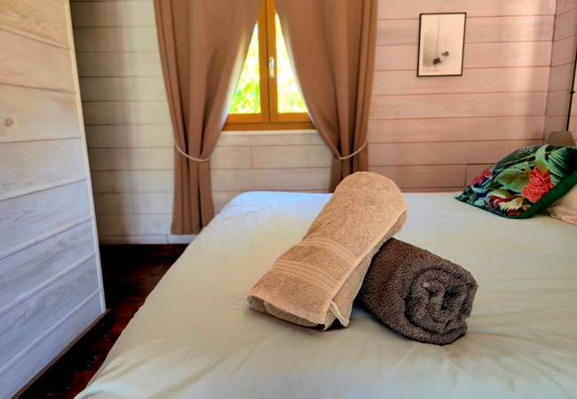 Une fenetre avec vue coté maquis