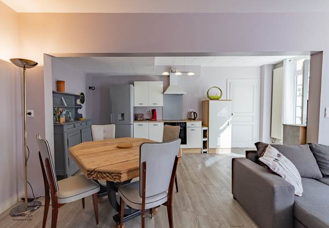Salon-séjour-cuisine-appartement-Gîte Les Fleurs-le Fleix