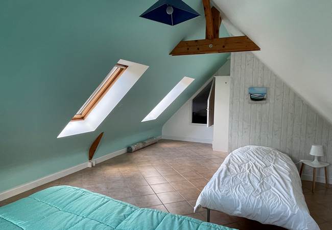 chambre-familiale-confortable-gite-baden-bretagne-vacances-famille