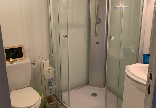 Shower Room in Poppies