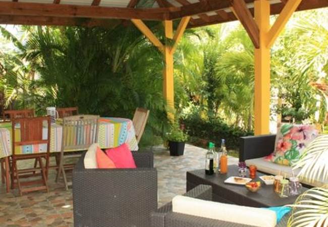 Carbet-tropical-espace-commun-chaleureux