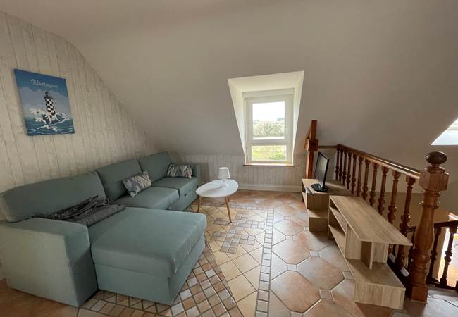 salon-etage-maison-location-spacieuse-bade-golfe-du-morbihan
