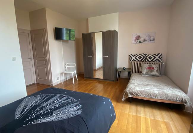 Chambre Brune Vallée de la Dordogne- canapé lit enfant