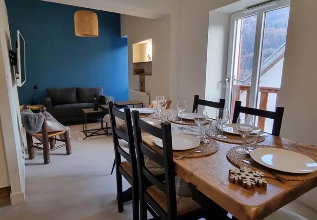 Vue sur Salle à manger et salon