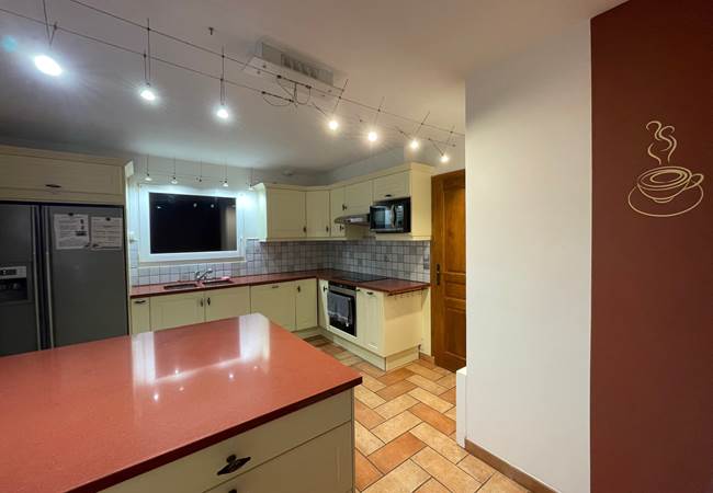 Cuisine-toute-equipee-maison-de-vacances-baden-golfe-du-morbihan