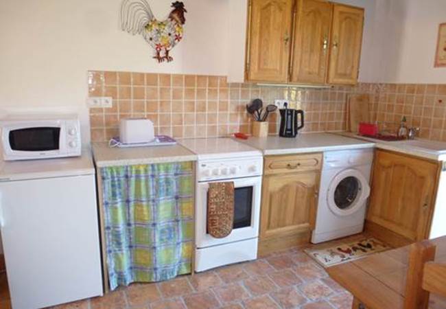 Fully Equipped kitchen in Poppies