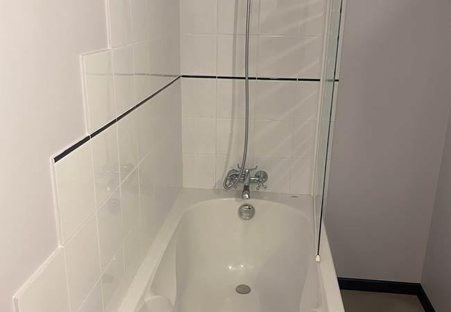 Salle de bain-douche-WC-gîte Les Deux Chênes-près de la Force