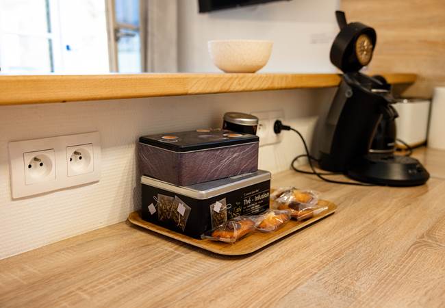 •	cuisine avec machine à café Senseo, à piston pour un vrai café