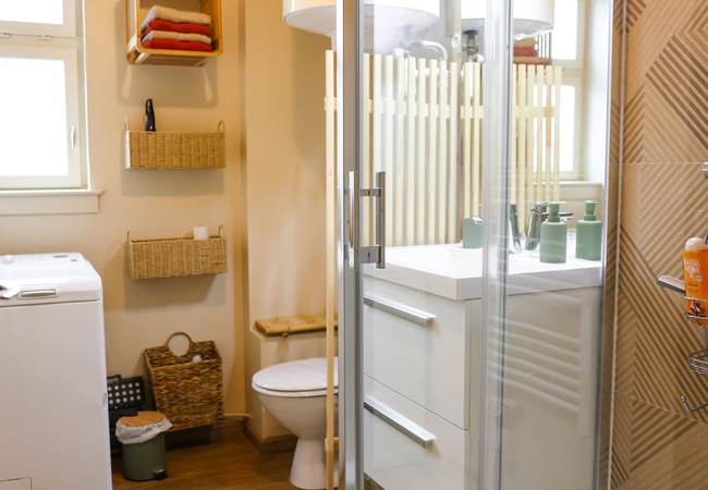 •	salle de bain avec douche à l’italienne
